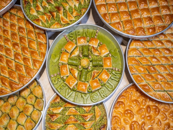 Yabancılar Küşleme Kebaphan baklavasını çok sevdi.